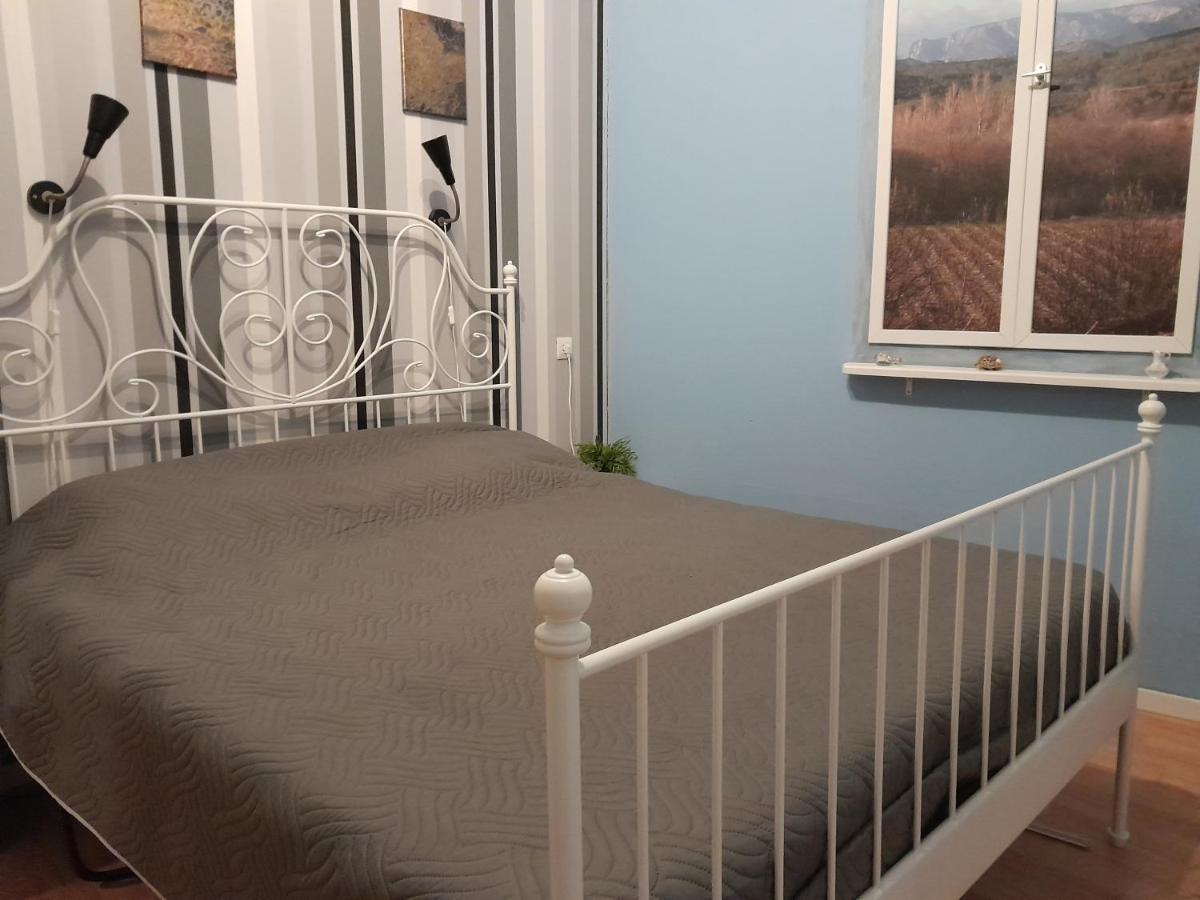 Sur La Bonnefooi Bed & Breakfast Prades-sur-Vernazobre ภายนอก รูปภาพ