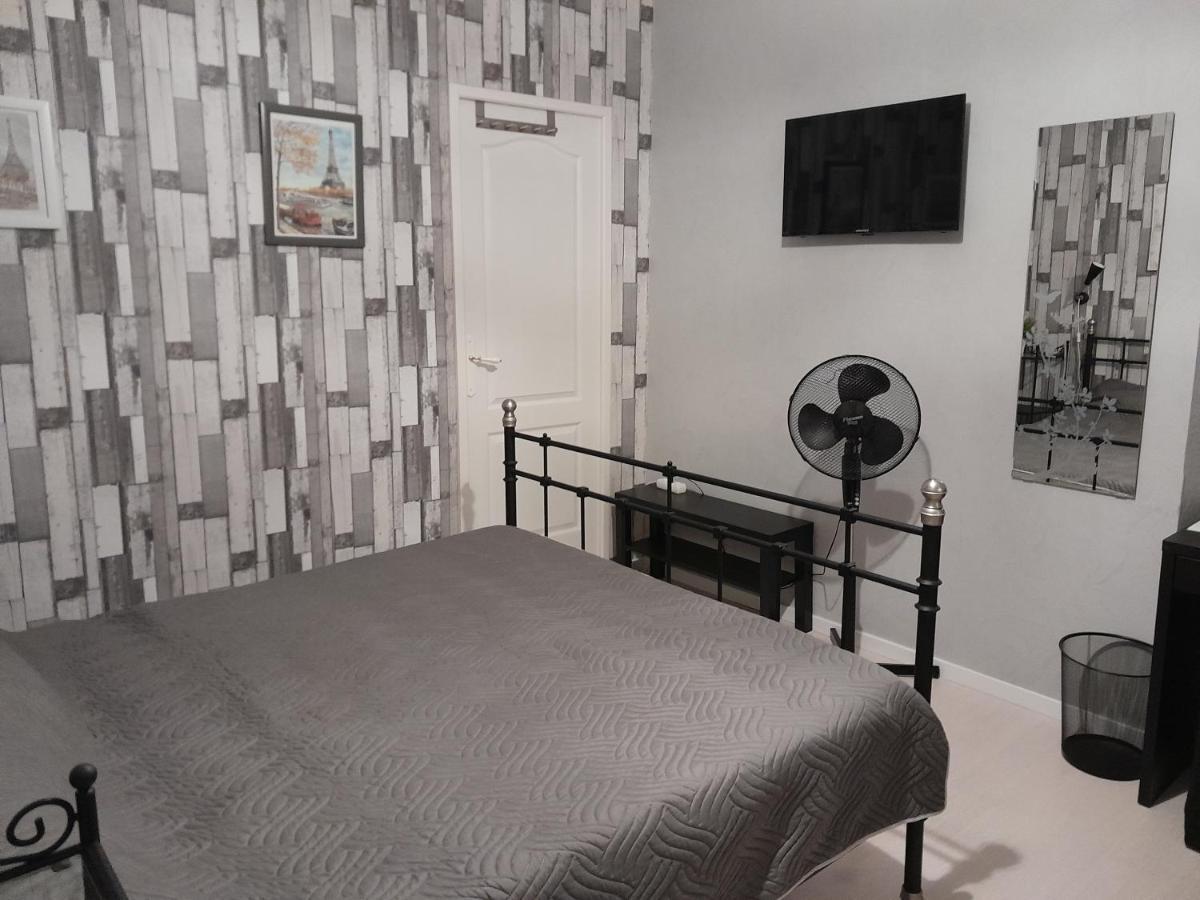 Sur La Bonnefooi Bed & Breakfast Prades-sur-Vernazobre ภายนอก รูปภาพ